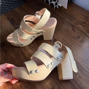 Chinese Laundry Beige Croc-Embossed Sandals